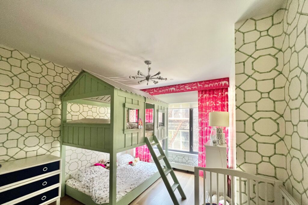 New York Kids Bedroom Drapes and Cornice (2)